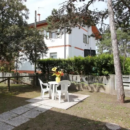 Cozy With Private Garden 비비오네