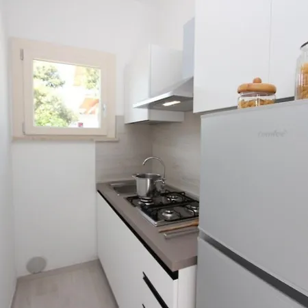 아파트 Cozy With Private Garden 비비오네